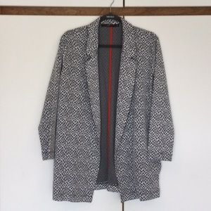 Size M oversized, open front jacket w-3/4 sleeves.